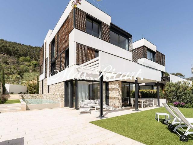 Chalet en alquiler en calle Del Saüc, Barcelona, de 405 m² 6 habitaciones por 15.000