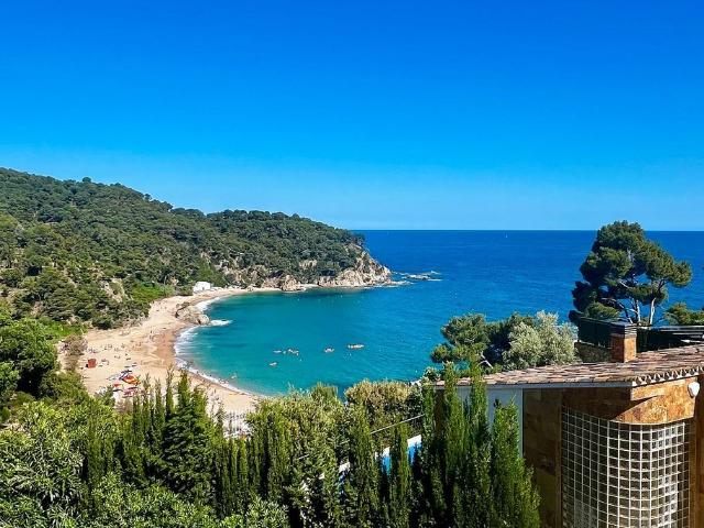 Chalet en alquiler en calle França, Lloret de Mar, de 260 m² 5 habitaciones por 4.500