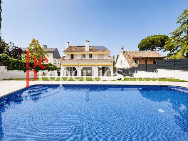 Chalet en alquiler en calle Olabarria, Sant Cugat del Vallès, de 600 m² 9 habitaciones por 7.500