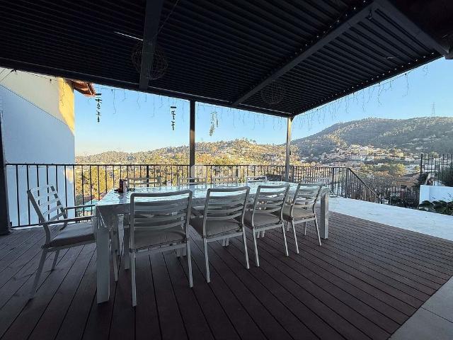 Chalet en alquiler en calle Manuel de Falla, Sant Vicenç dels Horts, de 220 m² 3 habitaciones por 2.800