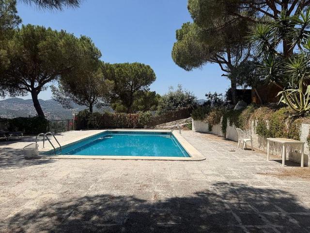 Chalet en alquiler en calle Puiggracios, Bigues i Riells, de 250 m² 5 habitaciones por 2.300