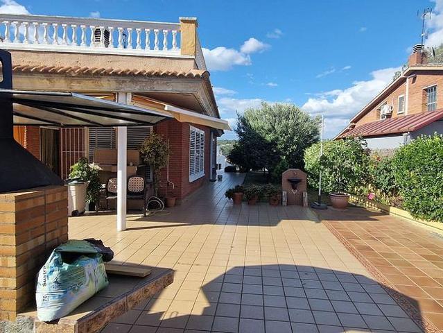 Chalet en alquiler en calle Tet, Lliçà d´Amunt, de 254 m² 4 habitaciones por 1.800