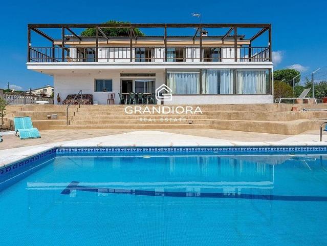 Chalet en alquiler en calle Vell, Caldes d´Estrac, de 394 m² 4 habitaciones por 10.000