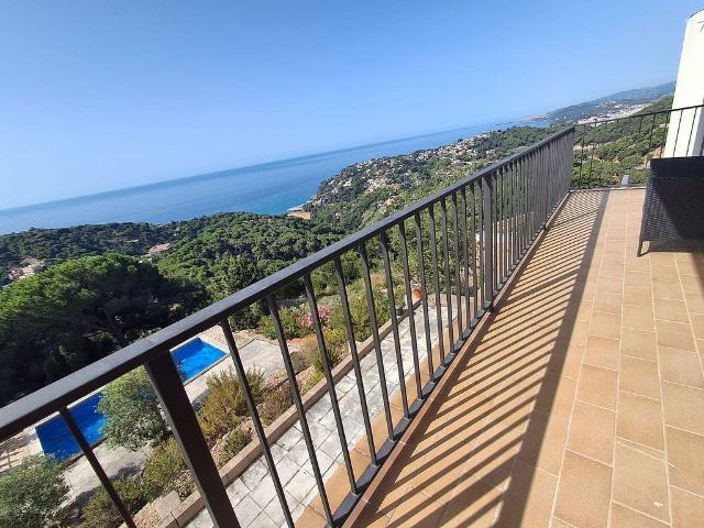 Chalet en alquiler en calle Versalles, Lloret de Mar, de 180 m² 7 habitaciones por 2.300