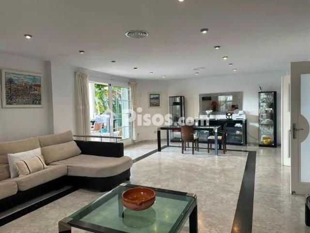 Chalet en alquiler en Carrer de Campoamor