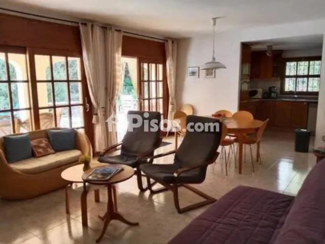 Chalet en alquiler en Carrer de Figueres