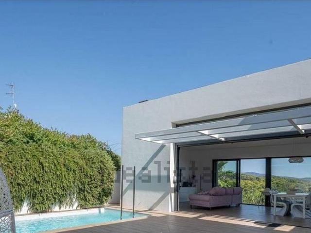 Chalet en alquiler en Castell Platja d´Aro, de 240 m² 5 habitaciones por 5.500