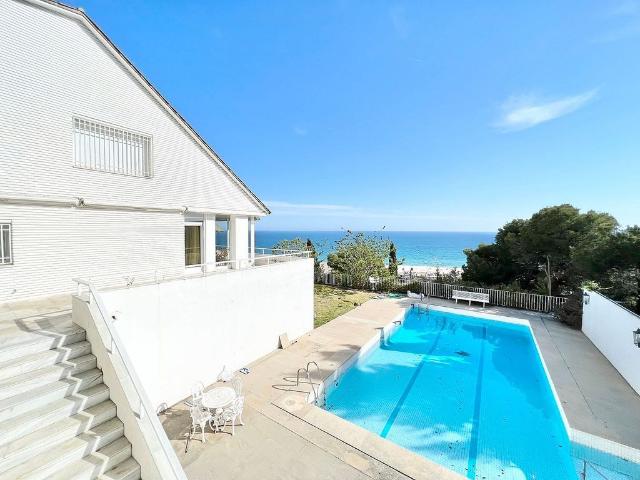Chalet en alquiler en Castelldefels, de 723 m² 7 habitaciones por 7.000