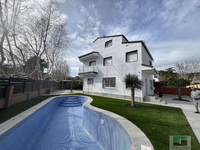 Chalet en alquiler en Castelldefels, de 185 m² 5 habitaciones por 3.918
