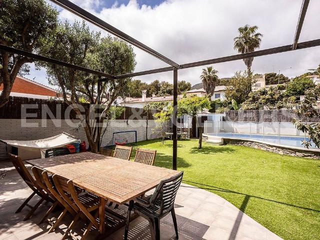 Chalet en alquiler en Castelldefels, de 260 m² 4 habitaciones por 5.900