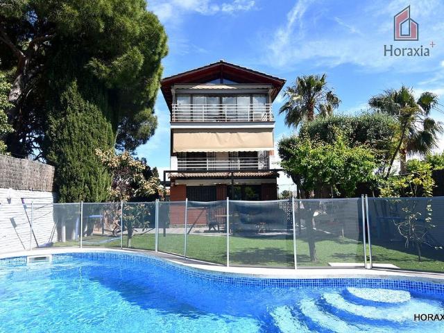 Chalet en alquiler en Castelldefels, de 275 m² 4 habitaciones por 5.900