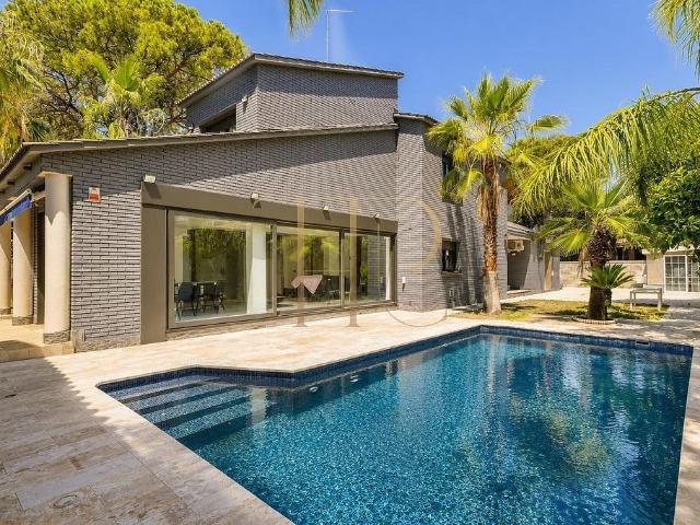 Chalet en alquiler en Castelldefels, de 300 m² 5 habitaciones por 18.000