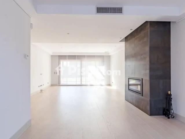 Chalet en alquiler en Area Metropolitana