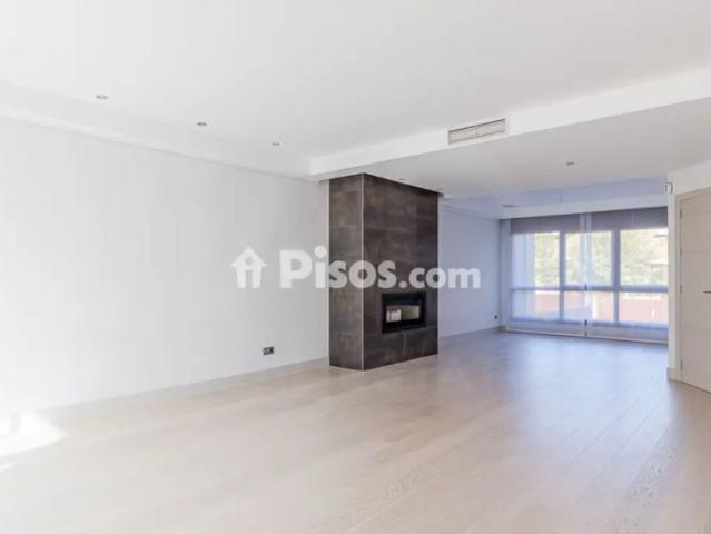 Chalet en alquiler en Area Metropolitana