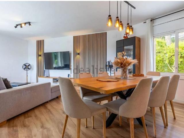 Chalet en alquiler en avenida De Teià, Alella, de 314 m² 4 habitaciones por 4.500
