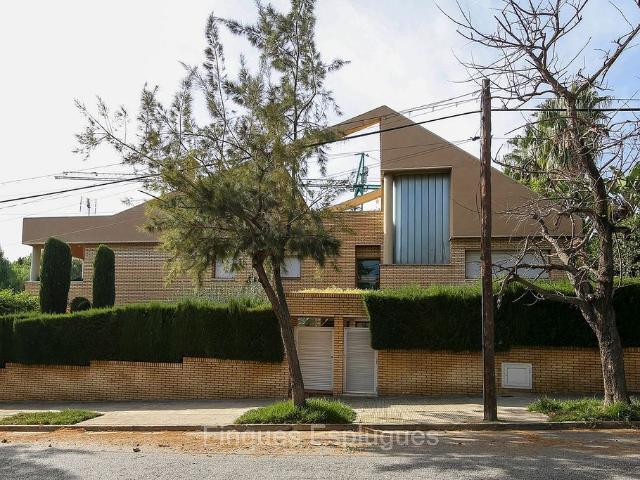 Chalet en alquiler en avenida Maestra Dolors Barcelo de, Esplugues de Llobregat, de 383 m² 6 habitaciones por 7.000