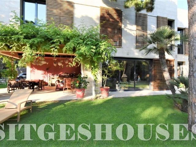 Chalet en alquiler en avenida Navarra, Sitges, de 350 m² 5 habitaciones por 20.000