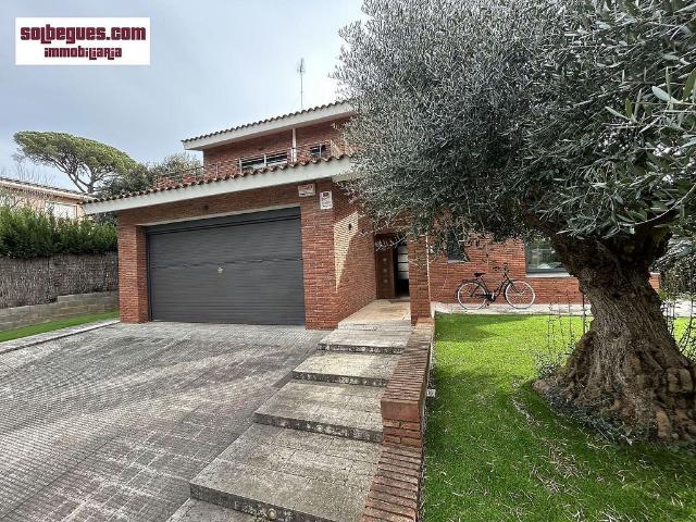 Chalet en alquiler en Begues, de 200 m² 5 habitaciones por 3.200