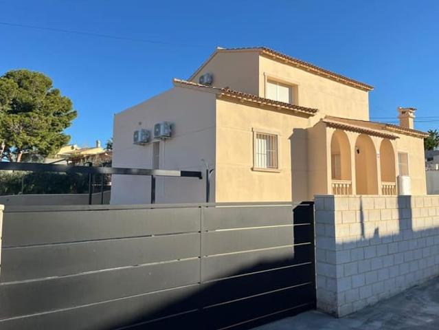 Chalet en alquiler en Busot, Alicante Costa Blanca