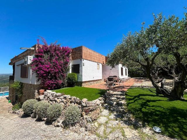 Chalet en alquiler en Gelida, de 255 m² 5 habitaciones por 2.100