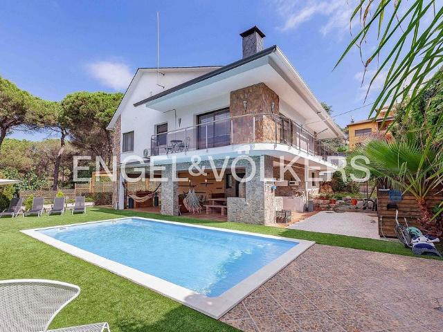 Chalet en alquiler en Llinars del Valles, de 388 m² 5 habitaciones por 4.500