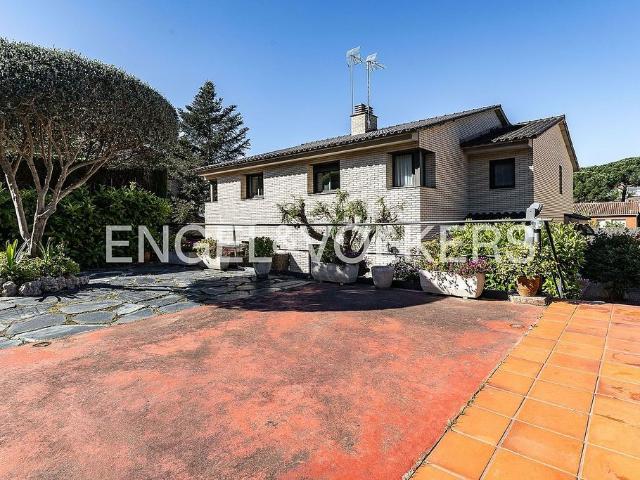 Chalet en alquiler en pasaje Arquitecte Bohigas, Sant Vicenç de Montalt, de 146 m² 4 habitaciones por 2.800