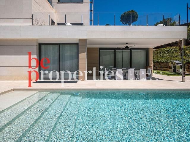 Chalet en alquiler en Sant Cugat del Vallès, de 646 m² 6 habitaciones por 9.000