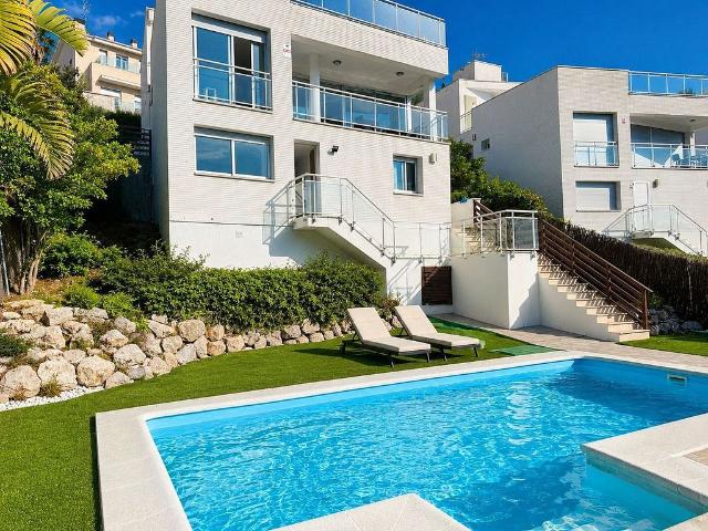 Chalet en alquiler en Sitges, de 261 m² 4 habitaciones por 3.800