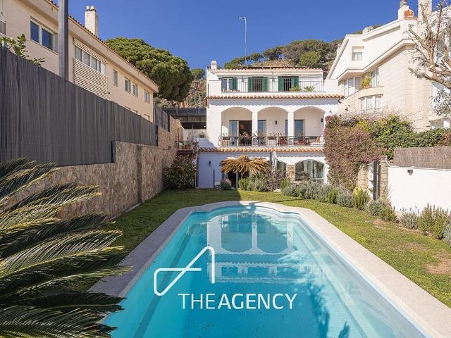 Chalet en alquiler en paseo De Les Moreres, Caldes d´Estrac, de 212 m² 6 habitaciones por 12.000