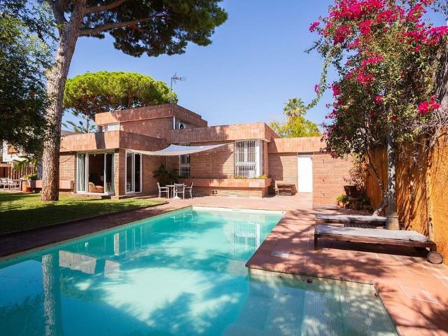 Chalet en alquiler en paseo Del Pitort, Castelldefels, de 210 m² 5 habitaciones por 14.000