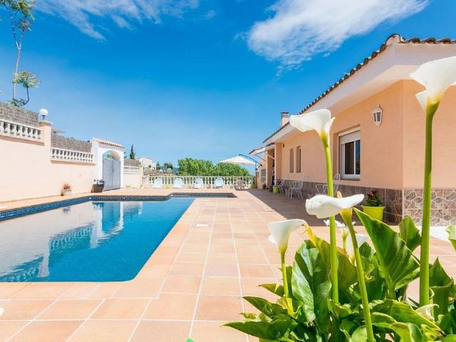 Chalet en alquiler en ronda De Garbi, Sant Cebrià de Vallalta, de 107 m² 4 habitaciones por 9.500