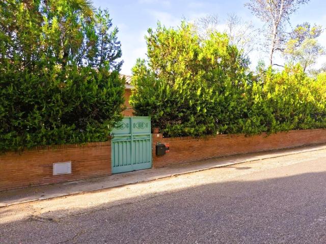 CHALET EN ALQUILER PARA USO PROFESIONAL O COMERCIAL – EL BRILLANTE CÓRDOBA