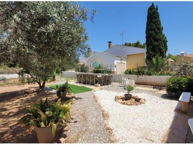 CHALET EN ALQUILER TEMPORAL EN BÉTERA – PARCELA DE 850 m2 – 900 €/MES