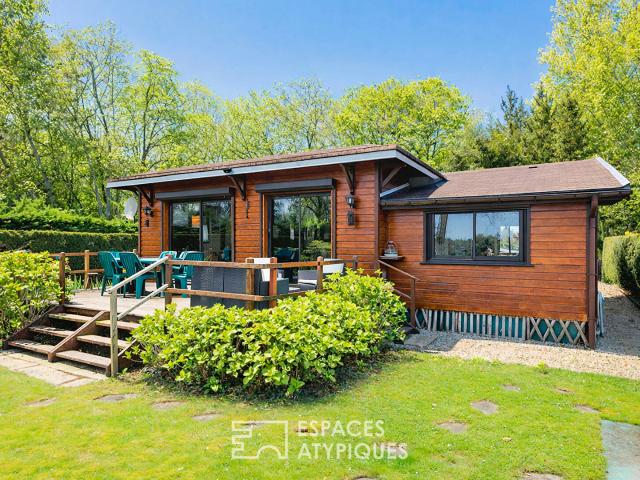 Chalet en bois avec terrasse et vue lac