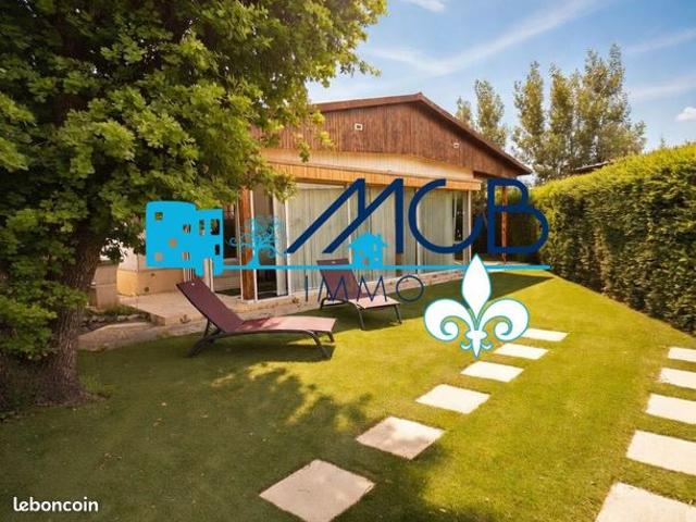 Chalet en bon état dans domaine avec piscine