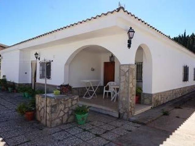 CHALET EN BONITA PARCELA EN LA ZONA DE EL CAMPITO