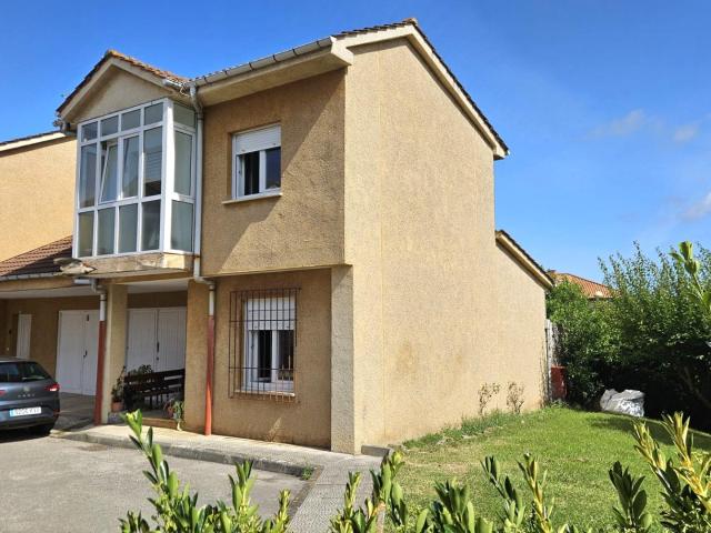 Chalet en Galizano cerca de las playas de Langre, Somo y Loredo con jardín y garaje