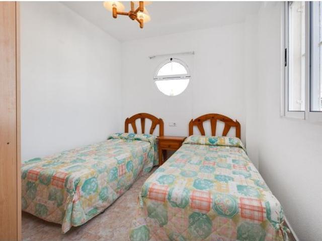 Chalet en esquina, de 3 dormitorios y dos baños en los altos