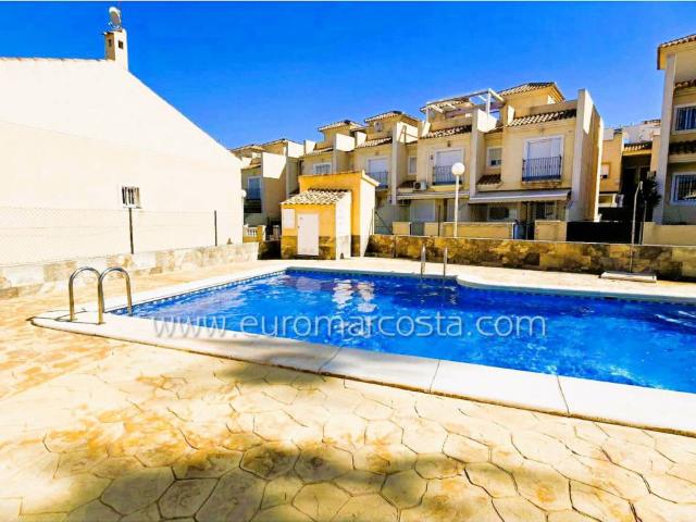 Chalet en Esquina: Privacidad, Sol y la Última Unidad Disponible