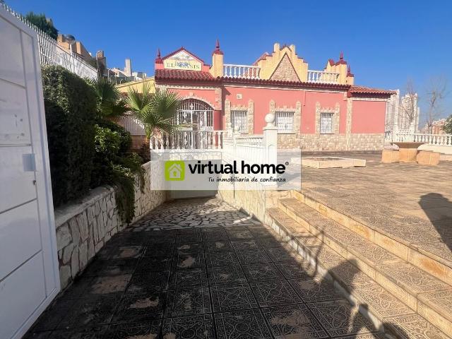 Chalet en exclusiva rincon de loix con piscina privada y garaje para 4 coches