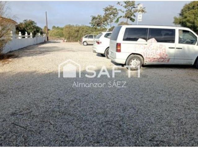 Chalet en finca con rentable Negocio Turístico