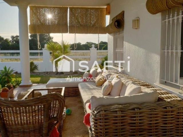 Chalet en finca con rentable Negocio Turístico