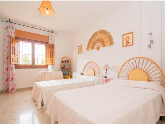 CHALET EN OTURA