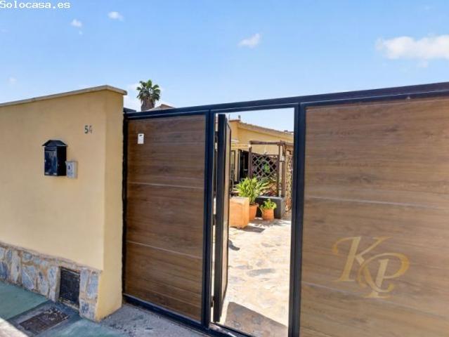 CHALET EN LOS ÁNGELES TORREVIEJA CON 3 DORMITORIOS, 3 BAÑOS Y PISCINA PRIVADA