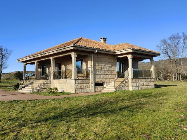 CHALET EN LA GUDIÑA CON INSTALACION PARA TALLER