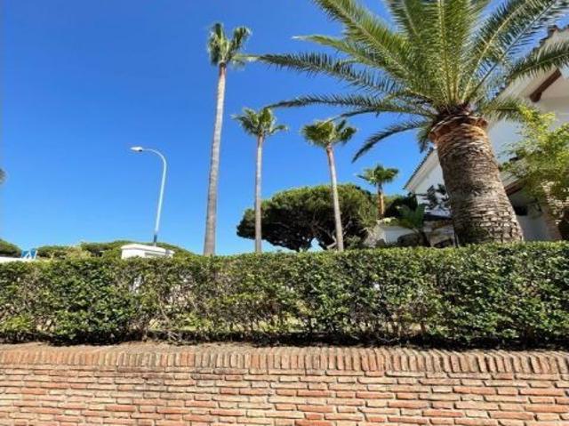 CHALET EN LA SEGUNDA PISTA DE LA PLAYA DE LA BARROSA