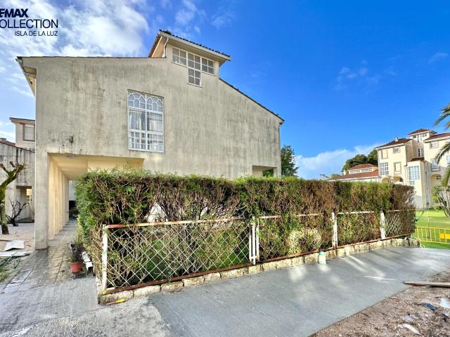 Chalet en La Toja con 6 Dormitorios y Jardín Privado