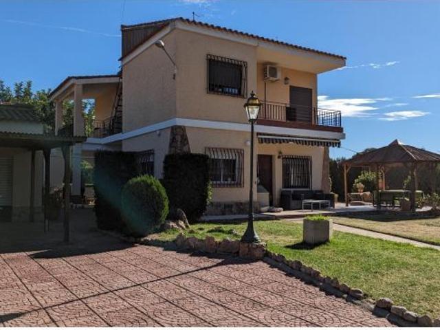 Chalet en la urbanización Pedralvilla de Olocau