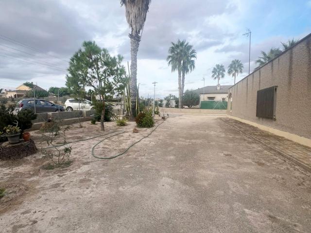 Chalet en Matola, Elche Oportunidad para Reformar