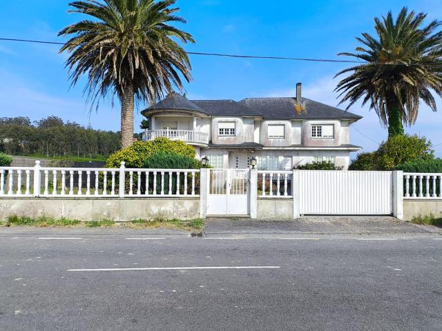 Chalet en Malpica, a 900 metros de la playa de Canido y Area Mayor